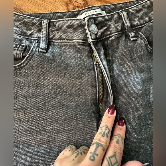 Lot of 2 Preloved PacSun Distressed Black Mom Jeans. Size 28. - Picture 8 of 12